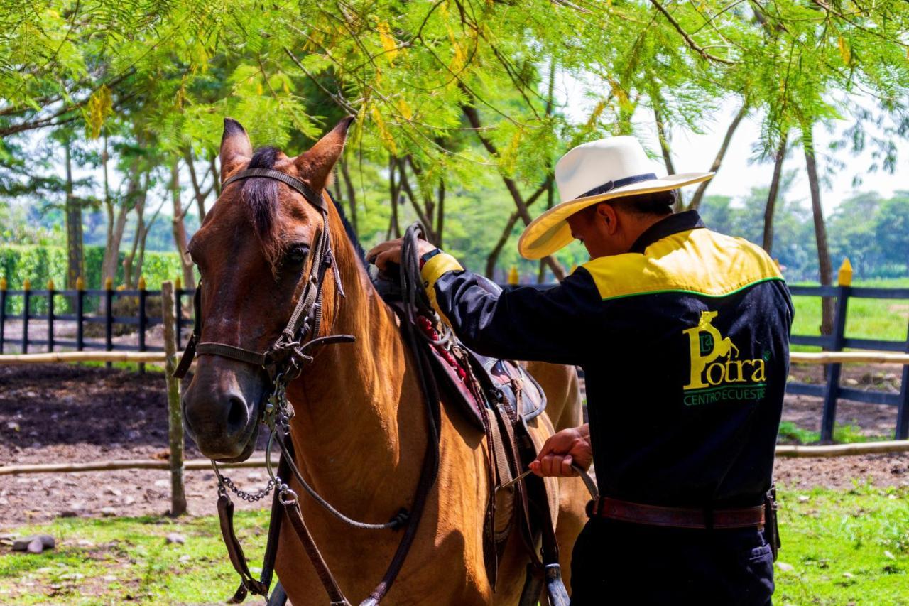 Hotel Campestre La Potra Apiay Dış mekan fotoğraf
